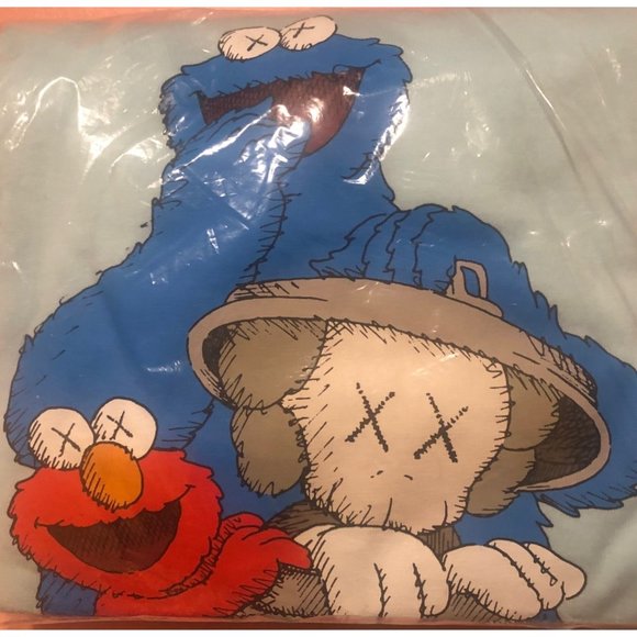 Uniqlo x KAWS x Sesame Street Cookie Monster Elmo Tee NWT M - Picture 3 of 3